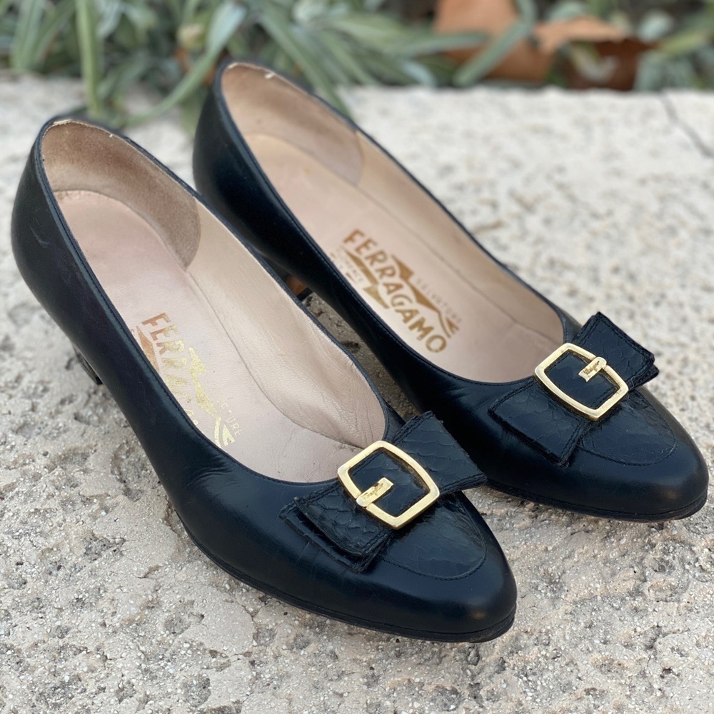 Salvatore Ferragamo bow pumps with snakeskin texture and brass hardware 5.5 B